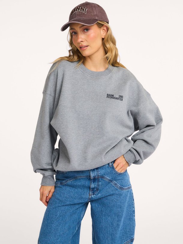 Ontdek de Julle organic cotton oversized sweater van Baum und Pferdgarten in de kleur Grijs bij Orangebag. Op werkdagen voor 21:45 besteld, morgen in huis.