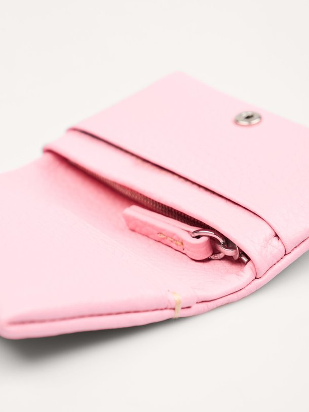 Ontdek de Lederen portemonnee van Ralph Lauren in de kleur Roze bij Orangebag. Op werkdagen voor 21:45 besteld, morgen in huis.