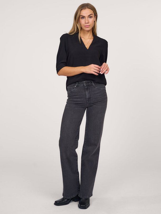 Ontdek de Bella high waist wide leg jeans van Dante 6 in de kleur antraciet bij Orangebag. Op werkdagen voor 21:45 besteld, morgen in huis.