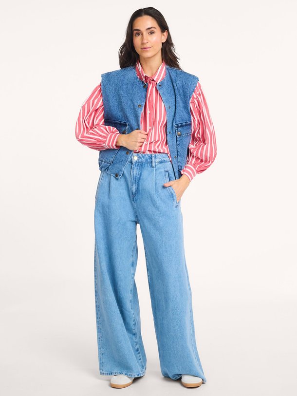 Ontdek de Lux high waist loose fit jeans van By-Bar in de kleur Blauw bij Orangebag. Op werkdagen voor 21:45 besteld, morgen in huis.