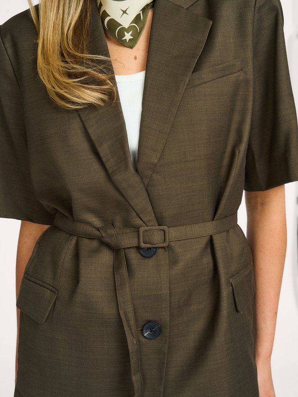Ontdek de Sharo New SS Blazer van Second Female bij Orangebag. Op werkdagen voor 21:45 besteld, morgen in huis.
