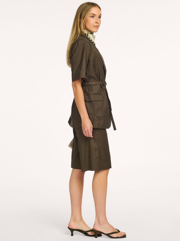 Ontdek de Sharo New SS Blazer van Second Female bij Orangebag. Op werkdagen voor 21:45 besteld, morgen in huis.