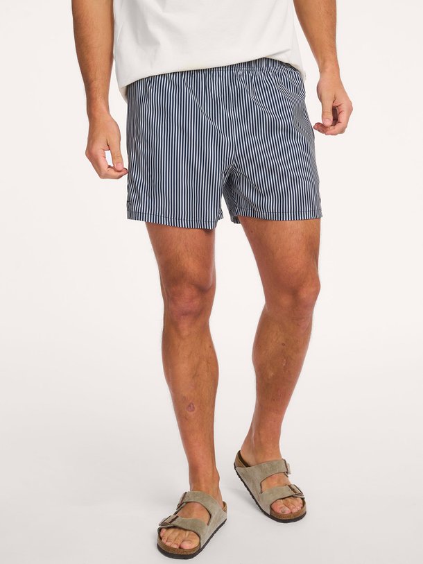 Ontdek de Holiday geweven gestreepte zwembroek van NN.07 in de kleur Donkerblauw bij Orangebag. Op werkdagen voor 21:45 besteld, morgen in huis.