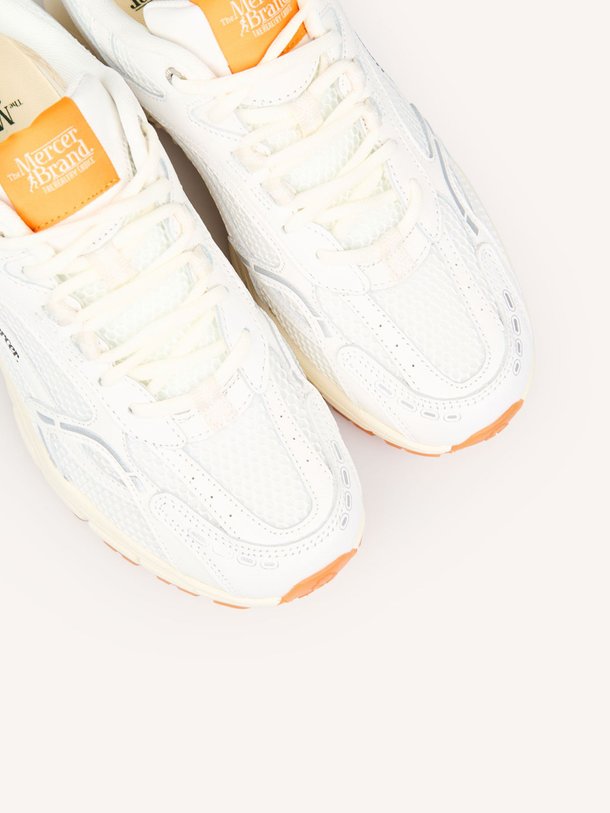 Ontdek de The Re-Run Summer mesh sneakers van Mercer Amsterdam in de kleur Oranje bij Orangebag. Op werkdagen voor 21:45 besteld, morgen in huis.
