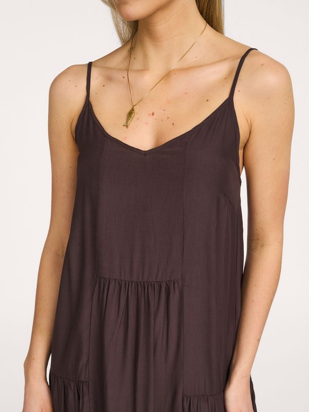 Ontdek de Sunrise viscosemix maxi jurk van Co'Couture in de kleur Donkerbruin bij Orangebag. Op werkdagen voor 21:45 besteld, morgen in huis.
