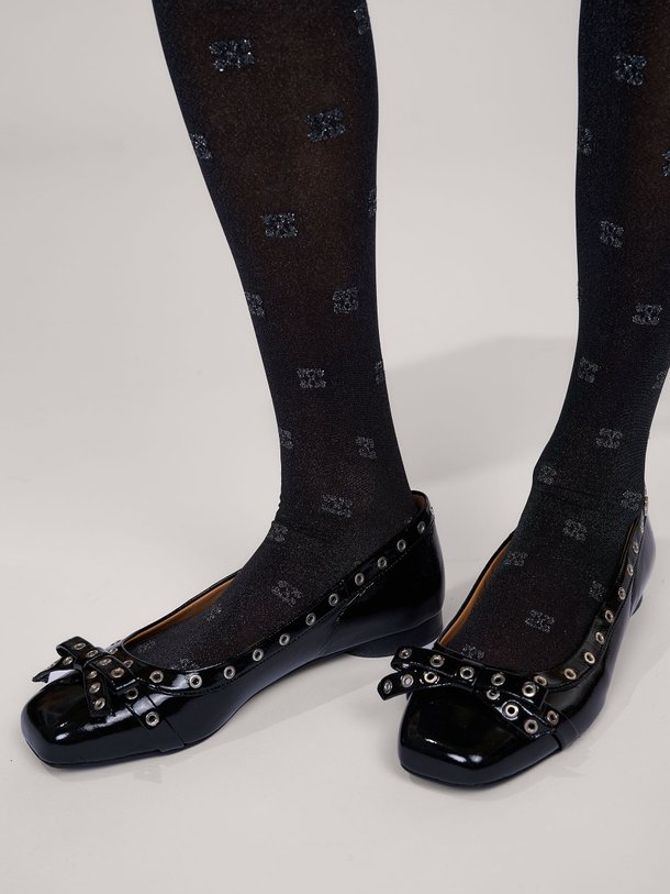 Ontdek de Laklederen ballerina's van Ganni in de kleur zwart bij Orangebag. Op werkdagen voor 21:45 besteld, morgen in huis.