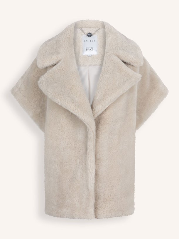 Ontdek de Cheedo fake fur bodywarmer van Dante 6 in de kleur zand bij Orangebag. Op werkdagen voor 21:45 besteld, morgen in huis.