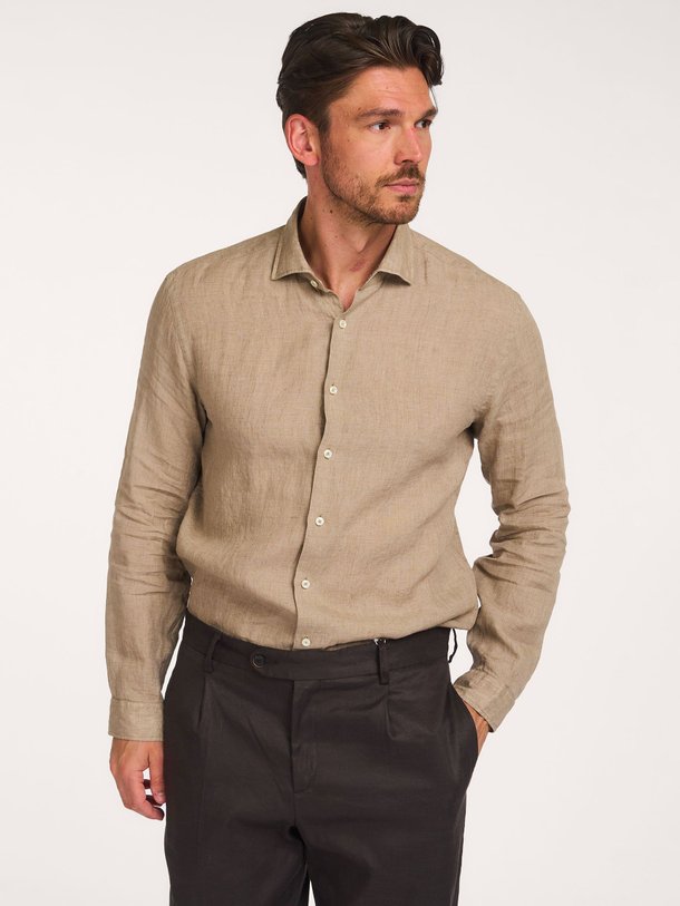Ontdek de Camicia linnen overhemd van Xacus in de kleur Zand bij Orangebag. Op werkdagen voor 21:45 besteld, morgen in huis.
