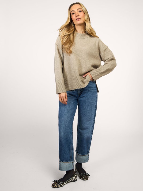 Ontdek de Josie wolmix gemêleerde trui van DAY Birger et Mikkelsen in de kleur beige bij Orangebag. Op werkdagen voor 21:45 besteld, morgen in huis.