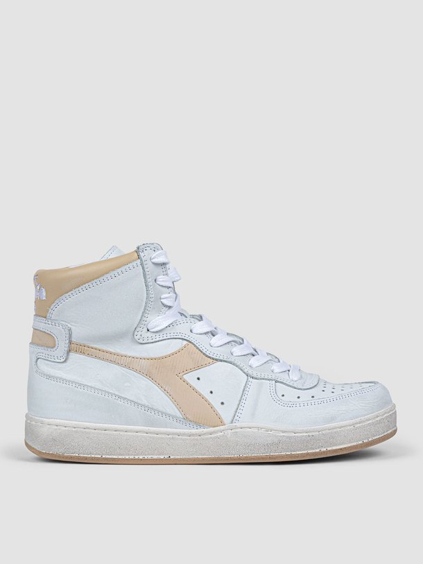 Ontdek de MI Basket lederen hoge sneakers van Diadora in de kleur wit bij Orangebag. Op werkdagen voor 21:45 besteld, morgen in huis.