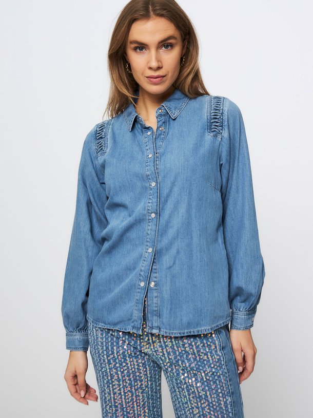 Ontdek de Denim blouse van Summum in de kleur blauw bij Orangebag. Op werkdagen voor 21:45 besteld, morgen in huis.