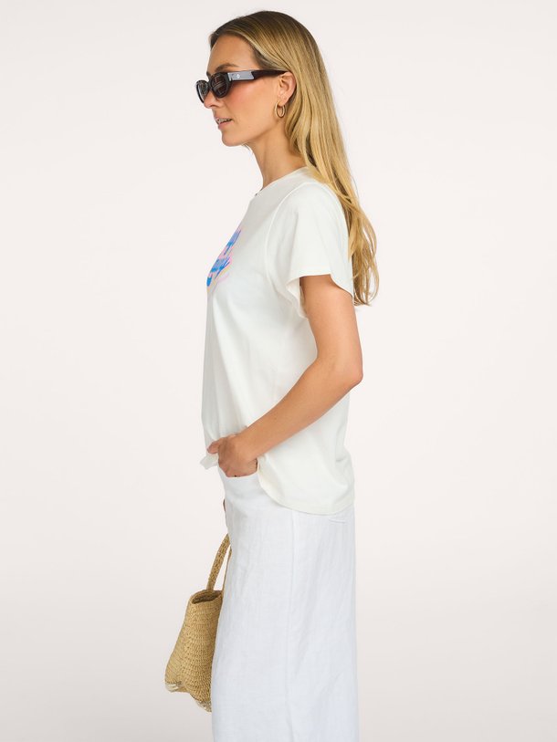 Lollys Laundry RomaLL Cloud Tee SS online kopen | Orangebag Ontdek de RomaLL Cloud Tee SS van Lollys Laundry bij Orangebag. Een fris wit T-shirt met een kleurrijk logo, ideaal voor een stijlvolle, casual look.