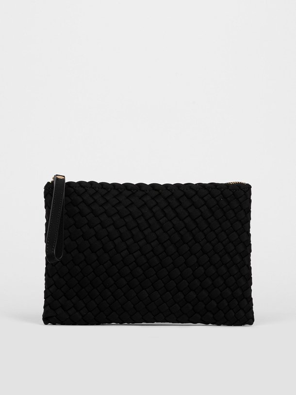 Ontdek de Gevlochten clutch van Marrea in de kleur zwart bij Orangebag. Op werkdagen voor 21:45 besteld, morgen in huis.
