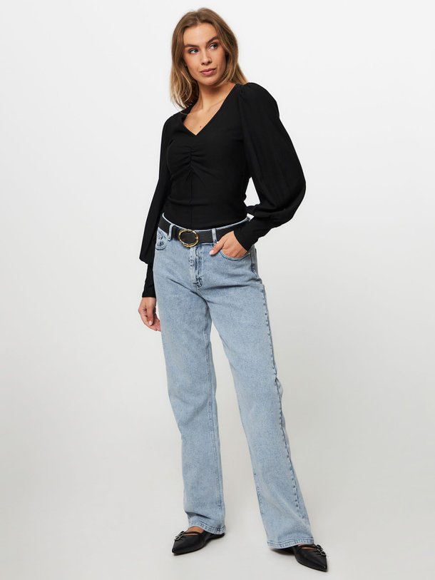 Ontdek de Rifa viscosemix top van Gestuz in de kleur zwart bij Orangebag. Op werkdagen voor 21:45 besteld, morgen in huis.