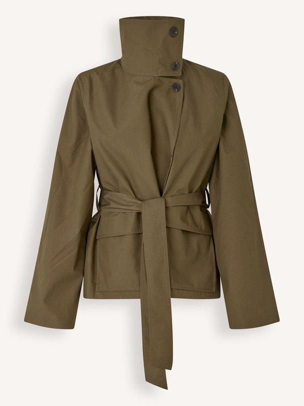 Ontdek de Sagia organic cottonmix trenchcoat van Samsoe Samsoe in de kleur Army bij Orangebag. Op werkdagen voor 21:45 besteld, morgen in huis.