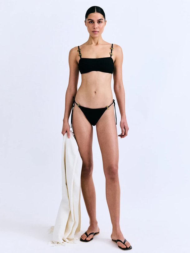 Ontdek de Bond voorgevormde bikinitop van Love Stories in de kleur Zwart bij Orangebag. Op werkdagen voor 21:45 besteld, morgen in huis.