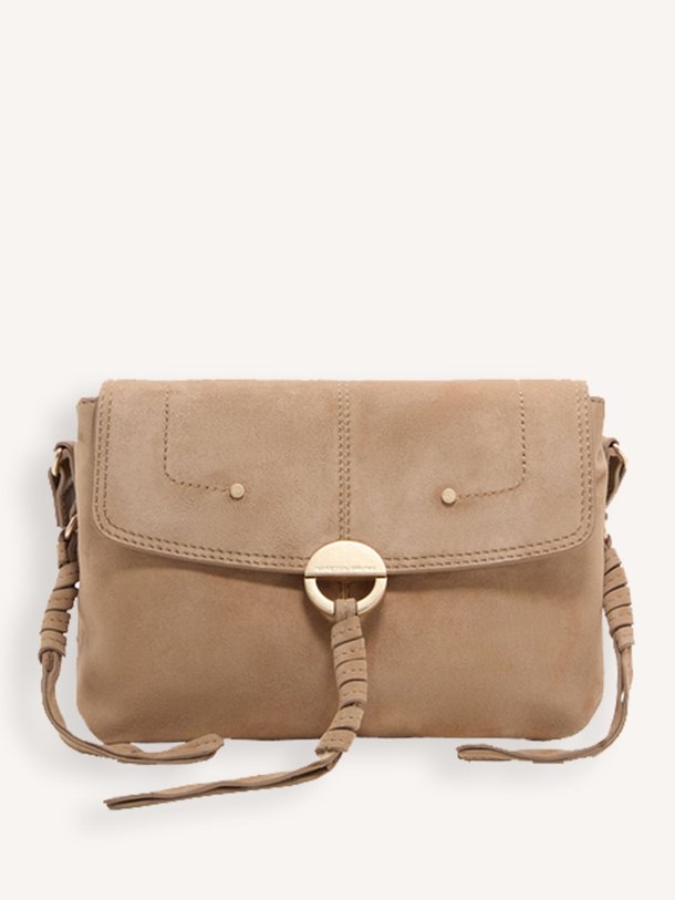 Ontdek de Suède crossbody tas van Vanessa Bruno in de kleur Zand bij Orangebag. Op werkdagen voor 21:45 besteld, morgen in huis.