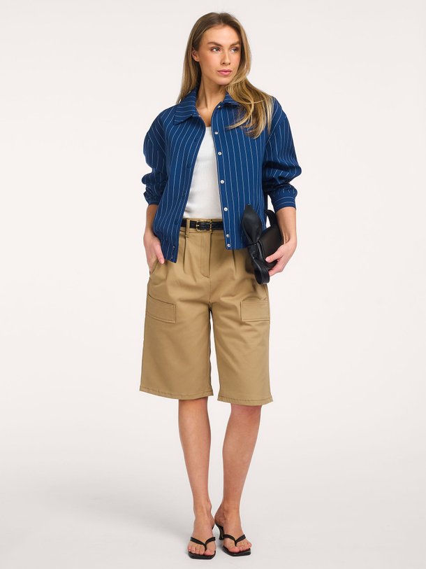 Ontdek de Viscosemix bomberjack met krijtstreep van Alix The Label in de kleur Donkerblauw bij Orangebag. Op werkdagen voor 21:45 besteld, morgen in huis.