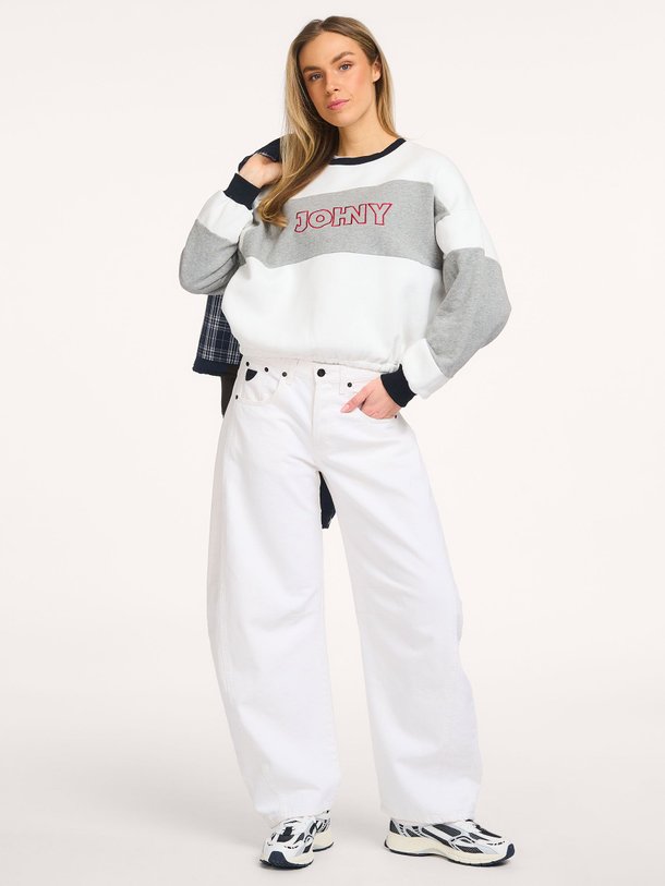 Ontdek de Oscar katoenen logo sweater van Johny in de kleur Grijs bij Orangebag. Op werkdagen voor 21:45 besteld, morgen in huis.