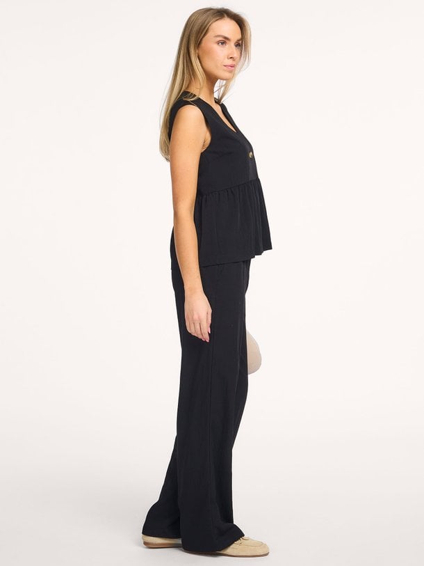 Ontdek de Agnete viscosemix broek van Modstrom in de kleur Zwart bij Orangebag. Op werkdagen voor 21:45 besteld, morgen in huis.