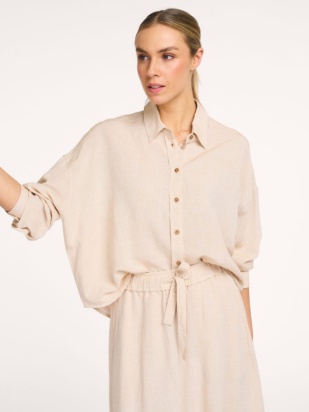 Ontdek de Babette viscose/linnenmix blouse van Knit-ted in de kleur Zand bij Orangebag. Op werkdagen voor 21:45 besteld, morgen in huis.