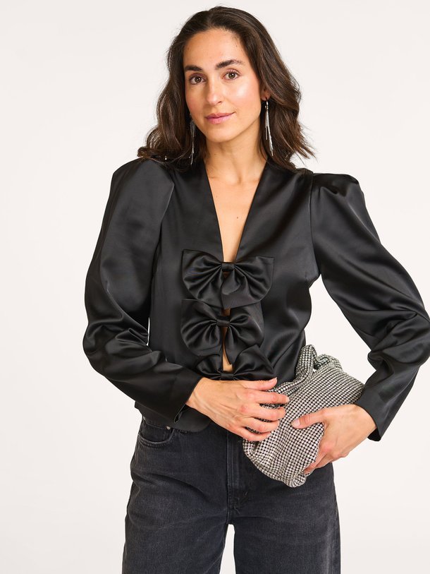 Ontdek de Soralla viscosemix top van Dante 6 in de kleur Zwart bij Orangebag. Op werkdagen voor 21:45 besteld, morgen in huis.