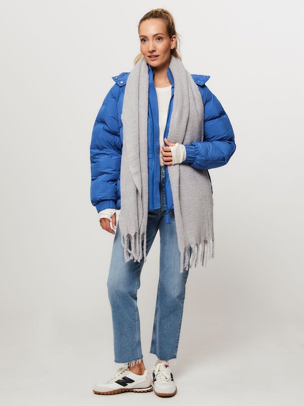 Ontdek de Zinaco wolmix gemêleerde sjaal van American Vintage in de kleur lichtgrijs bij Orangebag. Op werkdagen voor 21:45 besteld, morgen in huis.
