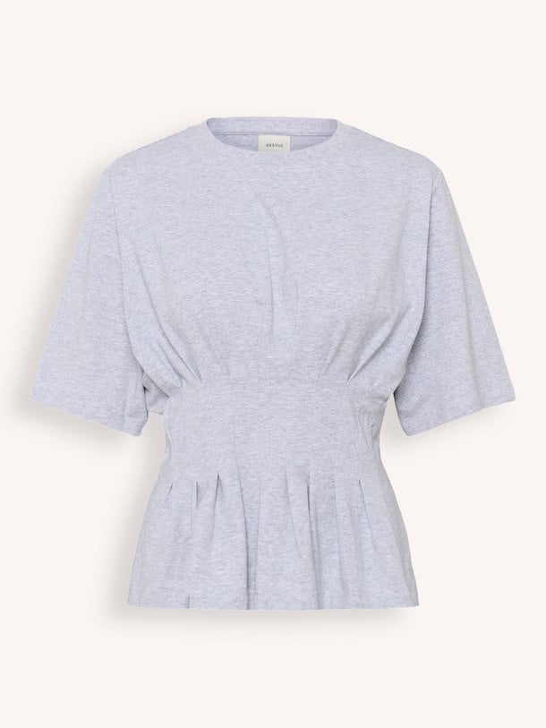 Ontdek de Inez katoenmix top van Gestuz in de kleur Lichtgrijs bij Orangebag. Op werkdagen voor 21:45 besteld, morgen in huis.