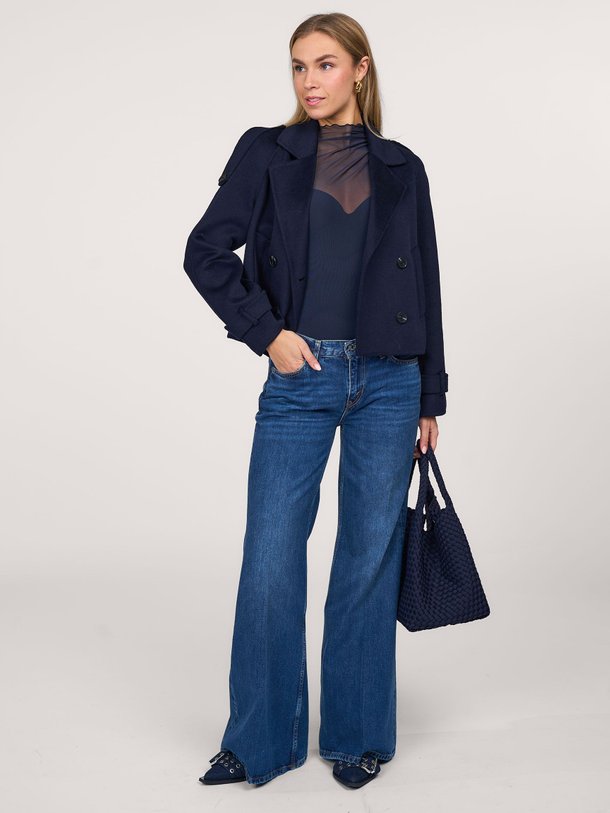 Ontdek de Mid waist flared fit non-stretch jeans van Re/Done in de kleur blauw bij Orangebag. Op werkdagen voor 21:45 besteld, morgen in huis.