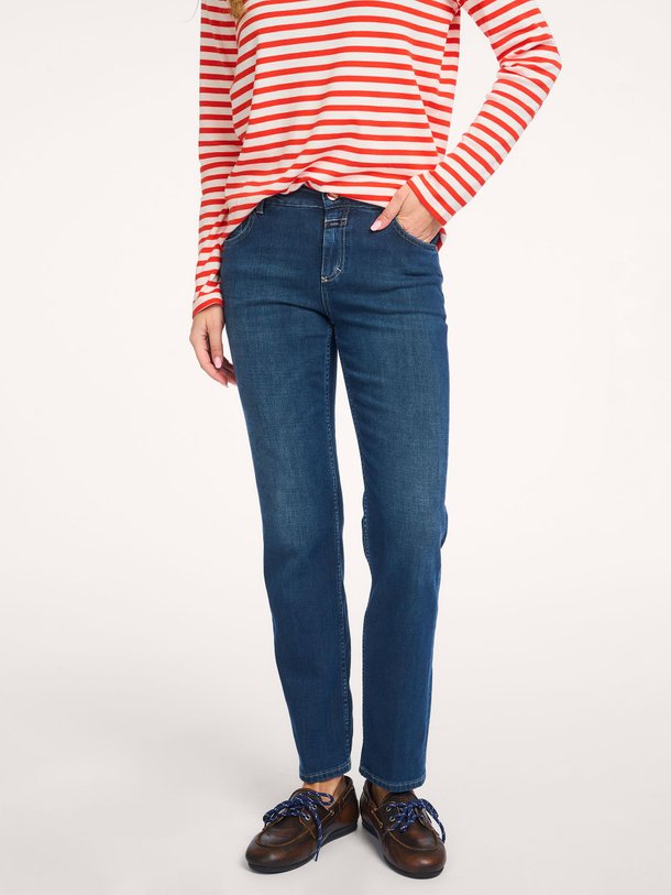 Ontdek de Junna low waist straight fit stretch jeans van Closed in de kleur Donkerblauw bij Orangebag. Op werkdagen voor 21:45 besteld, morgen in huis.