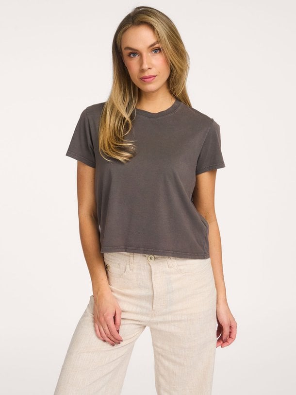 Colorful Standard Organic cotton cropped T-shirt - Donkerbruin Ontdek de Organic cotton cropped T-shirt van Colorful Standard in de kleur Donkerbruin bij Orangebag. Op werkdagen voor 21:45 besteld, morgen in huis.