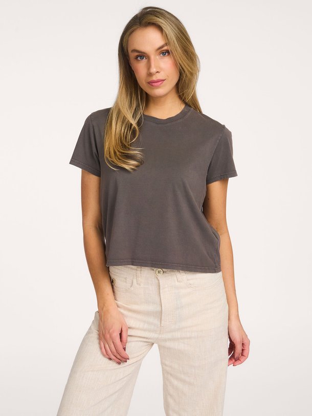 Ontdek de Organic cotton cropped T-shirt van Colorful Standard in de kleur Donkerbruin bij Orangebag. Op werkdagen voor 21:45 besteld, morgen in huis.