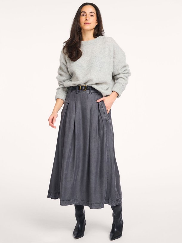 Ontdek de Anya lyocell rok van Co'Couture in de kleur Antraciet bij Orangebag. Op werkdagen voor 21:45 besteld, morgen in huis.