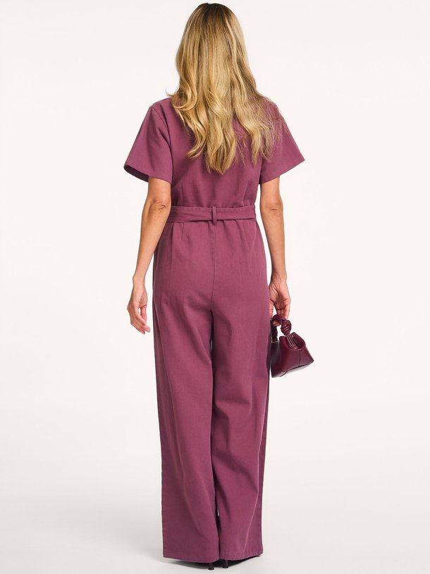 Ontdek de Valle denim jumpsuit van Modstrom in de kleur Donkerpaars bij Orangebag. Op werkdagen voor 21:45 besteld, morgen in huis.
