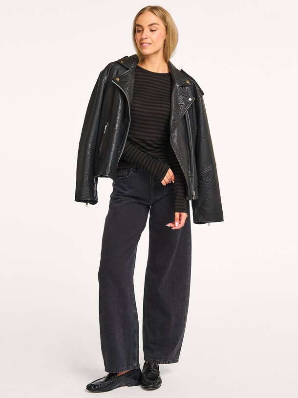 Ontdek de Medley high waist straight fit jeans van Drykorn in de kleur zwart bij Orangebag. Op werkdagen voor 21:45 besteld, morgen in huis.