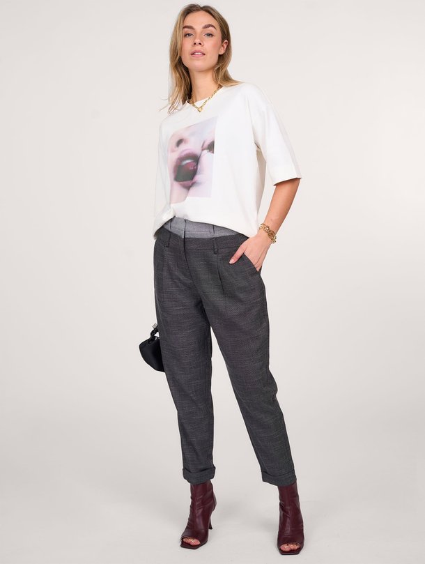 Ontdek de Tonnie viscosemix gemêleerde broek van Copenhagen Muse in de kleur zwart bij Orangebag. Op werkdagen voor 21:45 besteld, morgen in huis.