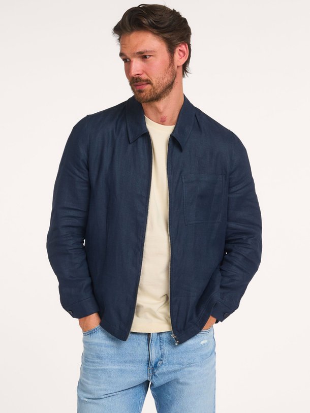 Ontdek de Jerson linnen jack van Drykorn in de kleur Donkerblauw bij Orangebag. Op werkdagen voor 21:45 besteld, morgen in huis.