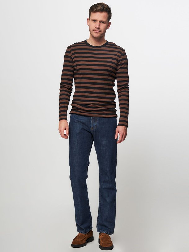 Ontdek de Tobias organic cotton longsleeve met dessin van Mads Norgaard Men in de kleur bruin bij Orangebag. Op werkdagen voor 21:45 besteld, morgen in huis.