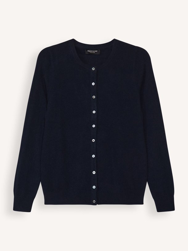 Repeat Organic Cashmere Vest - Donkerblauw Ontdek de Organic cashmere vest van Repeat in de kleur donkerblauw bij Orangebag. Op werkdagen voor 21:45 besteld, morgen in huis.