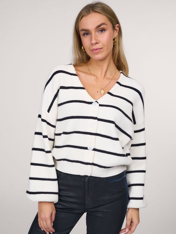 Ontdek de Meba katoenmix vest met gestreept dessin van Gestuz in de kleur off-white bij Orangebag. Op werkdagen voor 21:45 besteld, morgen in huis.