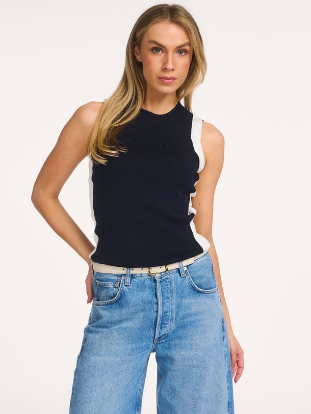 Ontdek de Viscosemix top van No Man's Land in de kleur Donkerblauw bij Orangebag. Op werkdagen voor 21:45 besteld, morgen in huis.