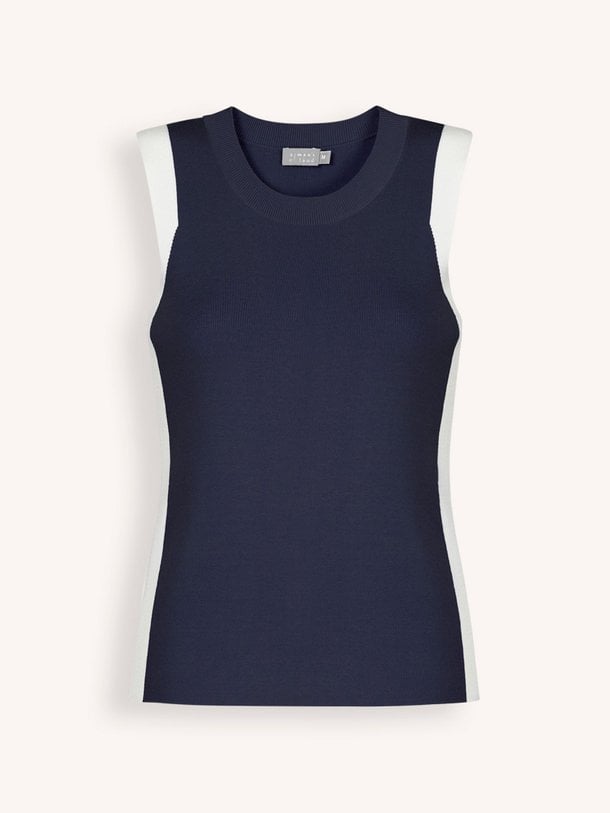Ontdek de Viscosemix top van No Man's Land in de kleur Donkerblauw bij Orangebag. Op werkdagen voor 21:45 besteld, morgen in huis.