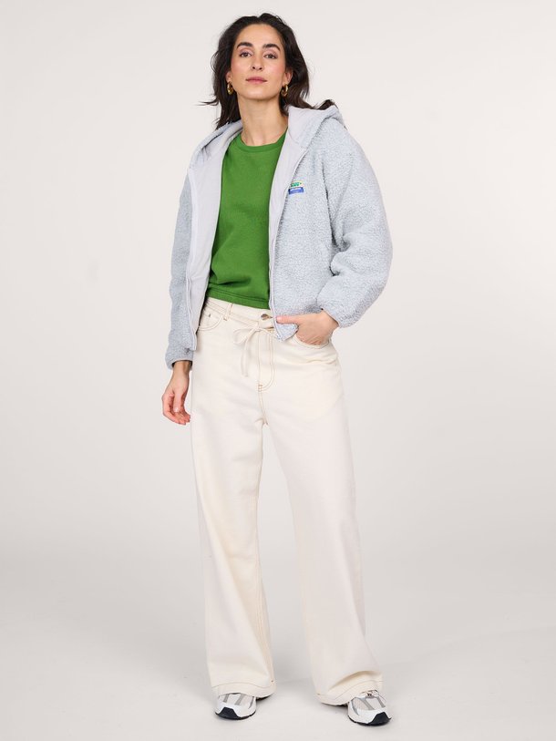 Ontdek de Hoktown teddy vest van American Vintage in de kleur lichtgrijs bij Orangebag. Op werkdagen voor 21:45 besteld, morgen in huis.