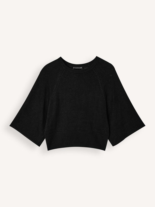 Ontdek de Marisol linnen trui van Studio AR in de kleur Zwart bij Orangebag. Op werkdagen voor 21:45 besteld, morgen in huis.