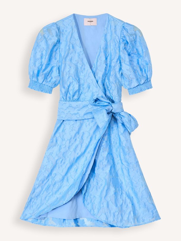 Ontdek de Blossom geweven overslagjurk met dessin van Freebird in de kleur blauw bij Orangebag. Op werkdagen voor 21:45 besteld, morgen in huis.