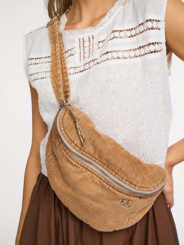 Ontdek de Jousu denim crossbody tas van Bellerose in de kleur Bruin bij Orangebag. Op werkdagen voor 21:45 besteld, morgen in huis.