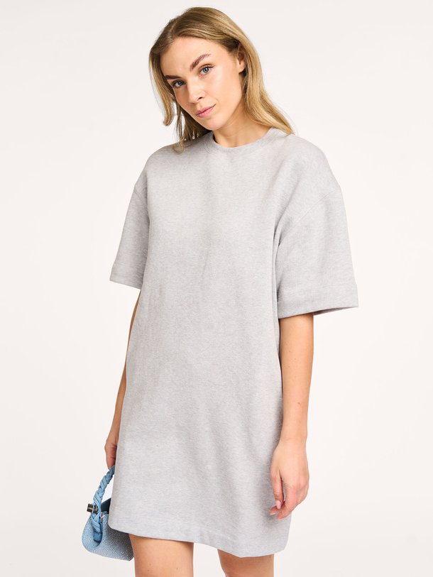 Ontdek de Katoenmix gemêleerde jurk van Yaya in de kleur grijs bij Orangebag. Op werkdagen voor 21:45 besteld, morgen in huis.