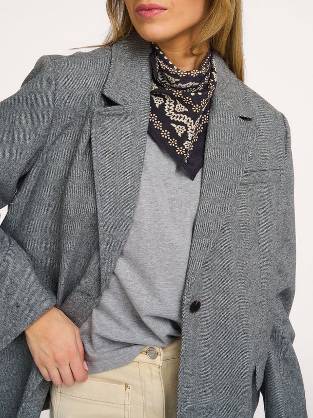 Ontdek de Karen zijden sjaal van Sofie Schnoor in de kleur Donkergrijs bij Orangebag. Op werkdagen voor 21:45 besteld, morgen in huis.