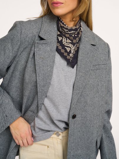 Ontdek de Karen zijden sjaal van Sofie Schnoor in de kleur Donkergrijs bij Orangebag. Op werkdagen voor 21:45 besteld, morgen in huis.