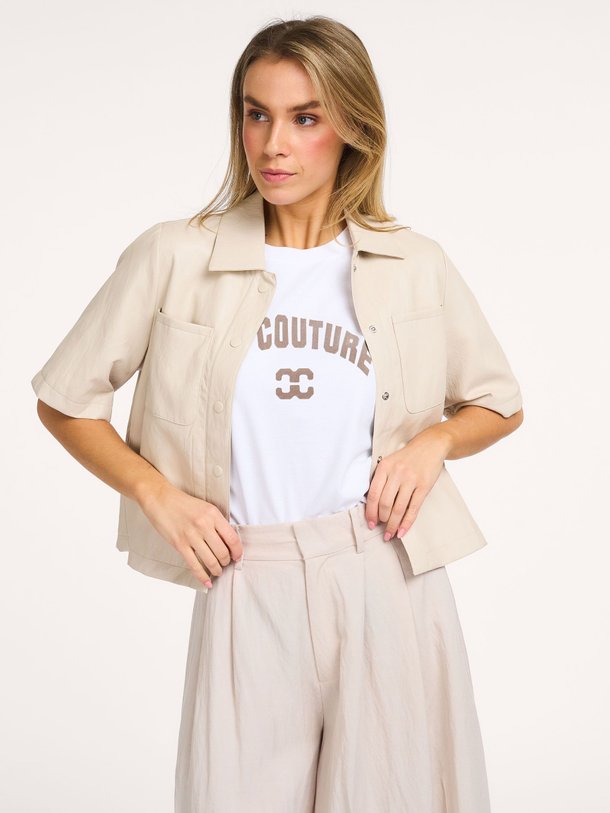 Ontdek de Gitt leatherlook blouse van Co'Couture in de kleur Crème bij Orangebag. Op werkdagen voor 21:45 besteld, morgen in huis.
